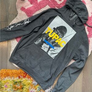 Men’s graphic Tupac hoodie size M